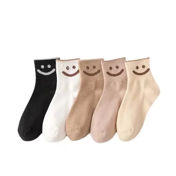 BOGO! 5 Pairs Smiley Face Socks =) One Size Fits Most - BOUTIQUE - Picture 1 of 8